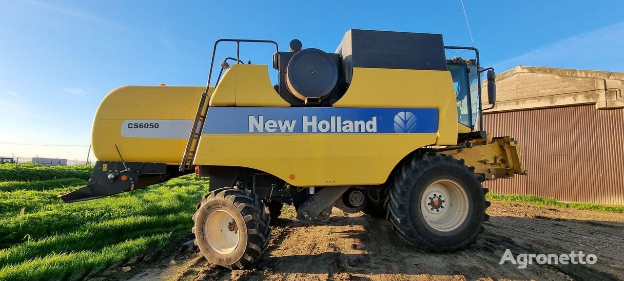 moissonneuse-batteuse New Holland CS6050