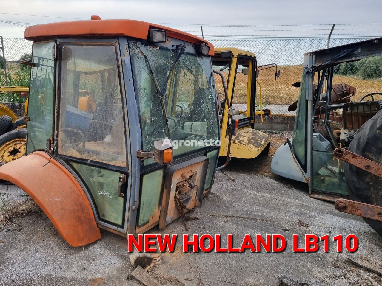 cabine New Holland LB110 pour tracteur à chenilles pour pièces détachées