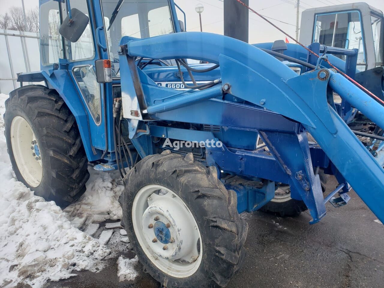 tracteur à roues Ford 6600 with loader